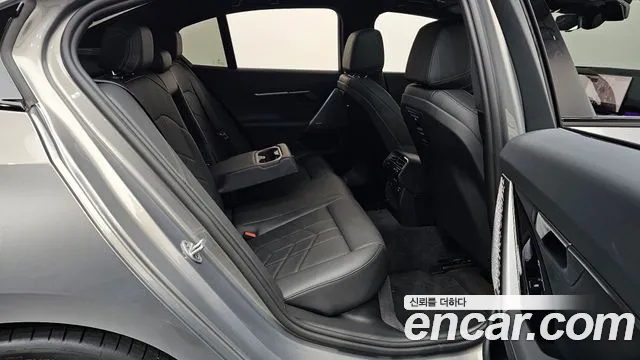 BMW 5-Series — Фото автомобиля 11