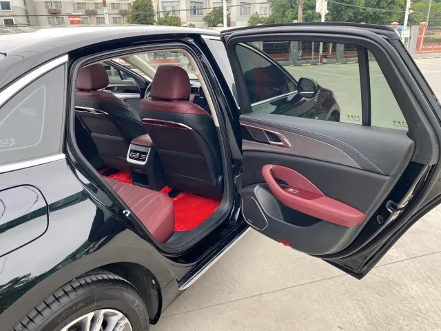 Hongqi H5 — Фото автомобиля 12