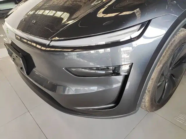 Tesla Model Y — Фото автомобиля 23