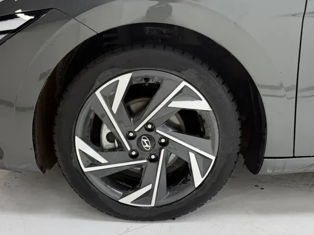 Hyundai Elantra — Фото автомобиля 8