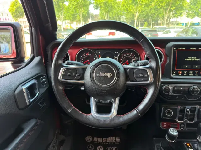Jeep Wrangler — Фото автомобиля 12
