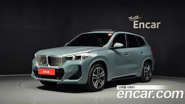 Фотография автомобиля — BMW iX1 U11