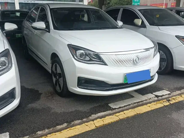 Dongfeng Fengshen E70 — Фото автомобиля 3