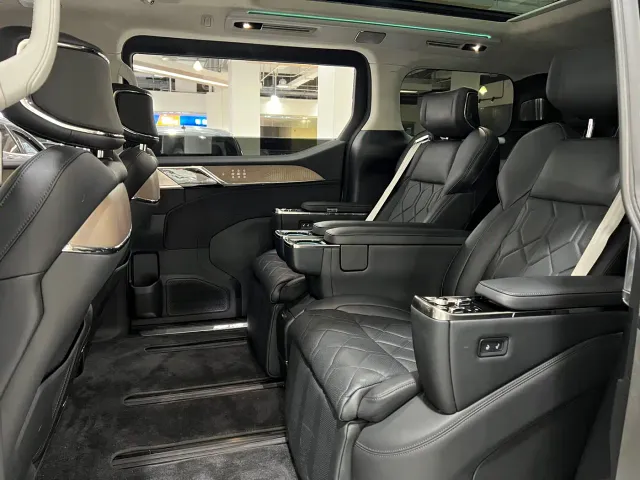 Volvo EM90 — Фото автомобиля 18