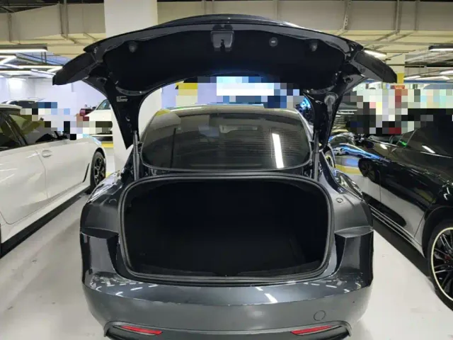 Tesla Model 3 — Фото автомобиля 18