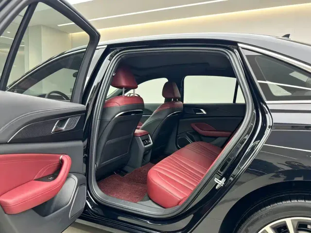 Hongqi H5 — Фото автомобиля 10