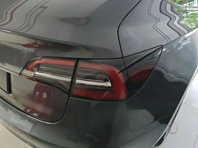 Tesla Model 3 — Фото автомобиля 7