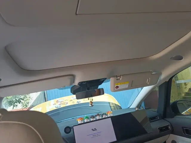 Li Auto MEGA — Фото автомобиля 17