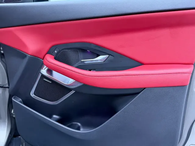 Jaguar E-PACE — Фото автомобиля 24