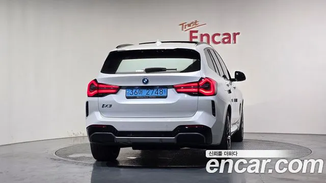 BMW iX3 — Фото автомобиля 3