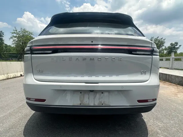 Leapmotor C10 — Фото автомобиля 5