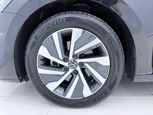 Volkswagen Passat — Фото автомобиля 16