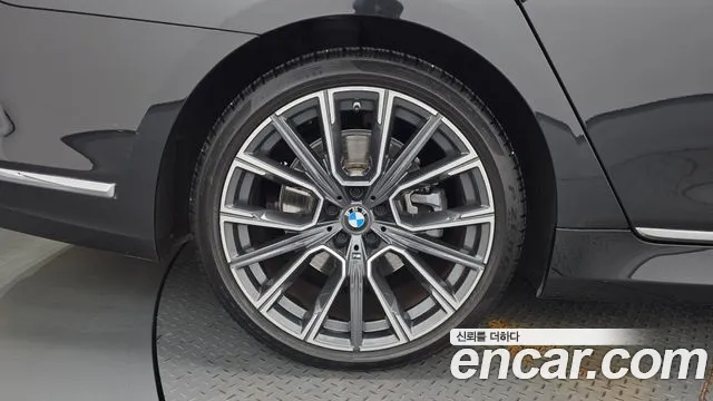 BMW 7 Series — Фото автомобиля 6