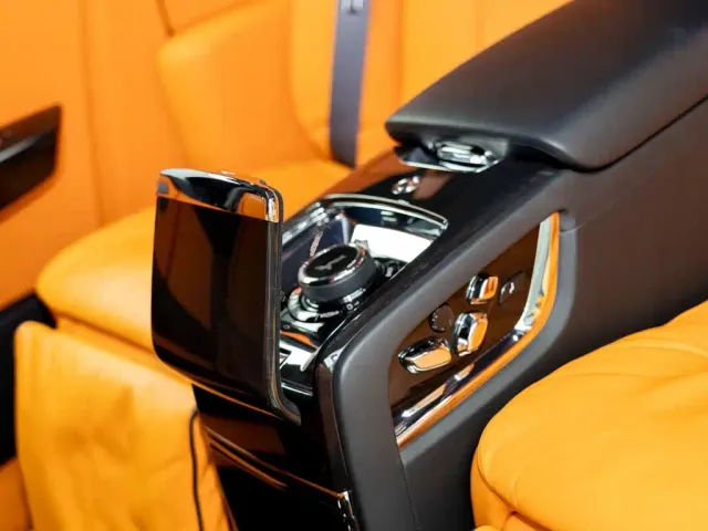 Rolls-Royce Phantom — Фото автомобиля 14