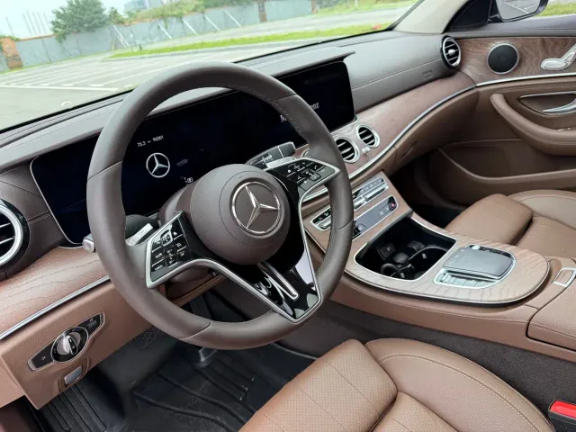 Mercedes-Benz E-Class — Фото автомобиля 6
