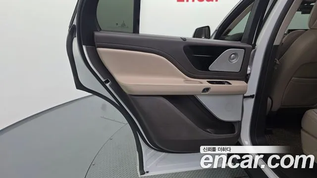 Lincoln Aviator 2nd Gen — Фото автомобиля 14