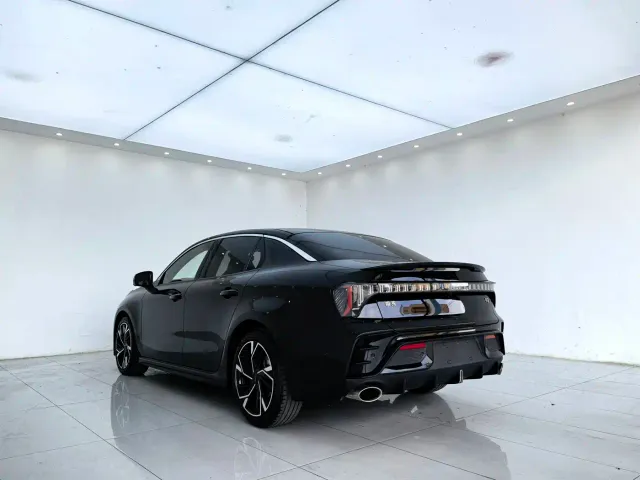 Lynk & Co 03 — Фото автомобиля 9