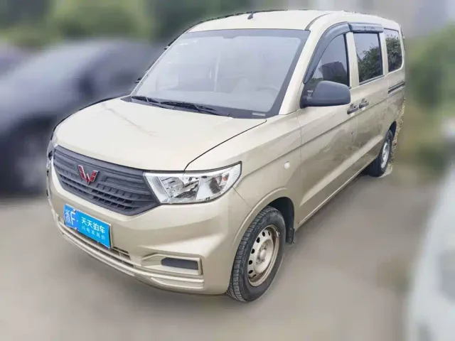 Фотография автомобиля — Wuling Hongguang V
