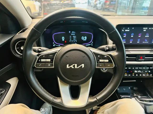 Kia K3 — Фото автомобиля 10