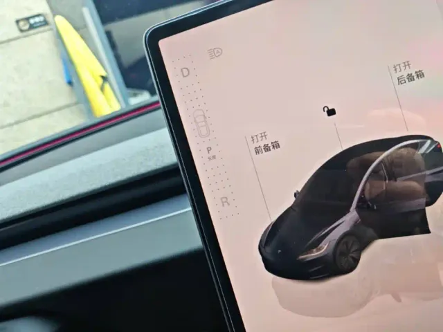 Tesla Model 3 — Фото автомобиля 13