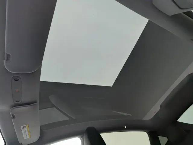 Tesla Model Y — Фото автомобиля 14