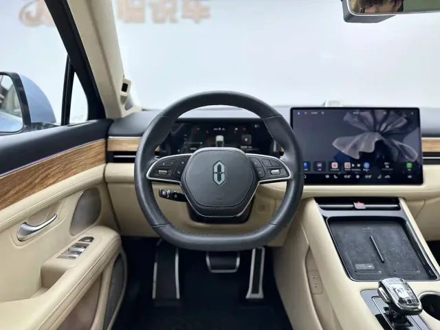 Aito M5 — Фото автомобиля 12