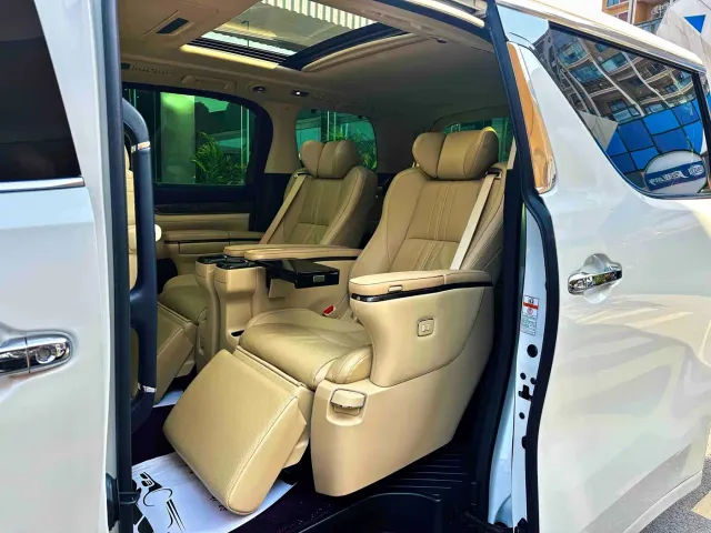 Toyota Alphard — Фото автомобиля 7