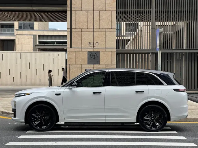Li Auto L7 — Фото автомобиля 4