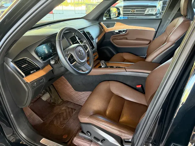 Volvo XC90 — Фото автомобиля 6