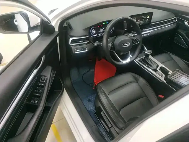 Geely Emgrand — Фото автомобиля 15