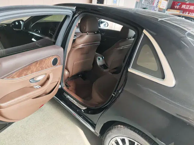 Mercedes-Benz E-Class — Фото автомобиля 6