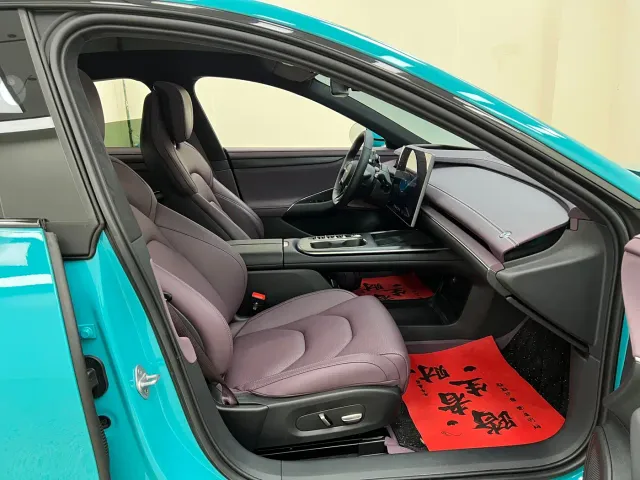 Xiaomi SU7 — Фото автомобиля 30