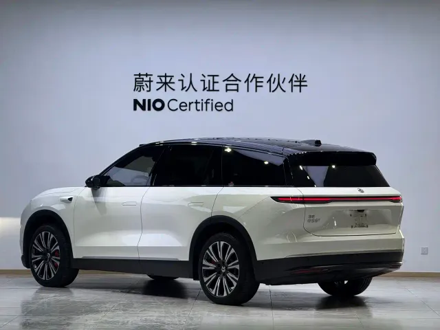 Nio ES8 — Фото автомобиля 8