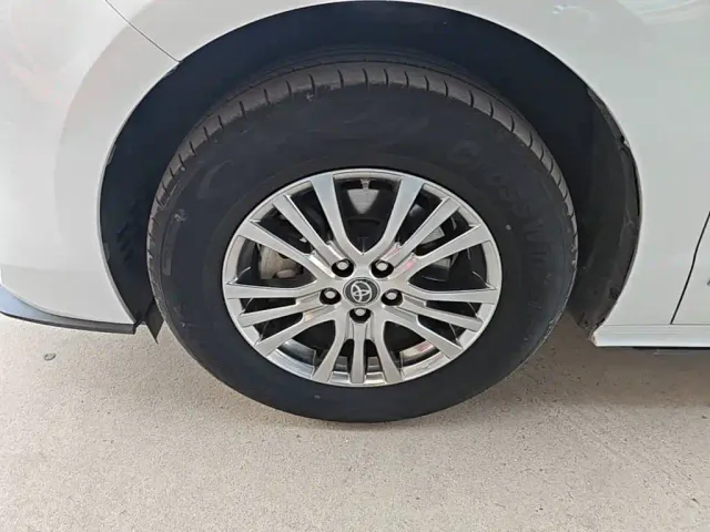 Toyota Sienna — Фото автомобиля 22