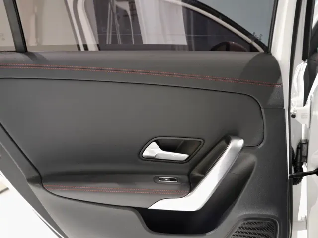 Mercedes-Benz A-Class — Фото автомобиля 11