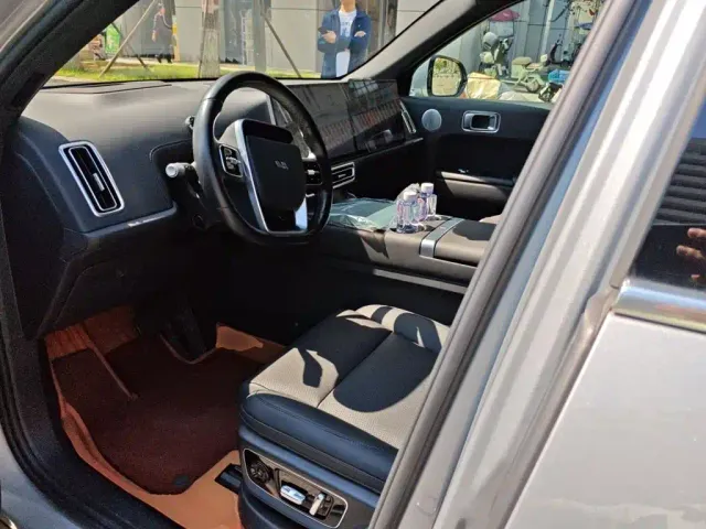 Li Auto L7 — Фото автомобиля 11
