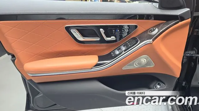 Mercedes-Benz S-Class — Фото автомобиля 24