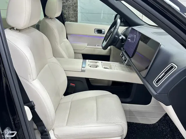 Li Auto L8 — Фото автомобиля 10