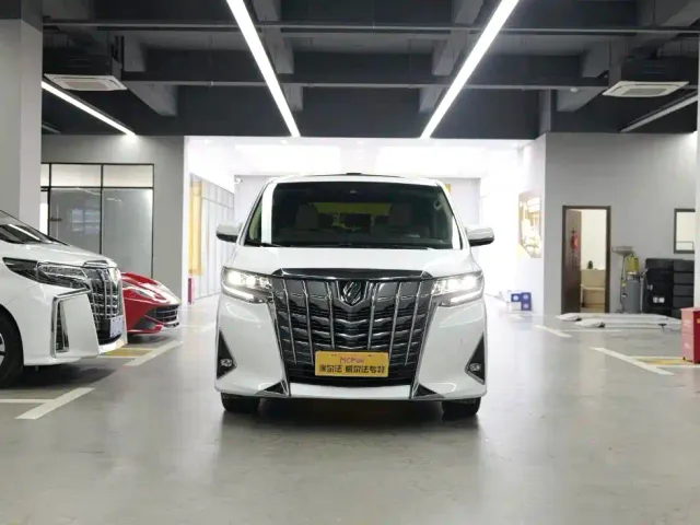 Toyota Alphard — Фото автомобиля 2