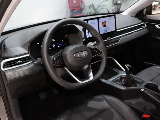 Geely Emgrand — Фото автомобиля 10