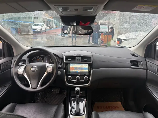 Nissan Tiida — Фото автомобиля 8