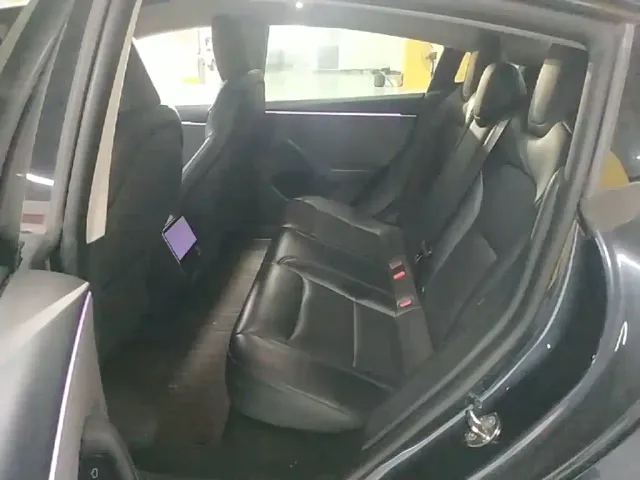 Tesla Model 3 — Фото автомобиля 16