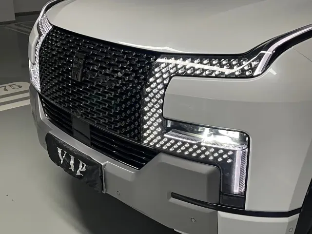BYD U8 — Фото автомобиля 4