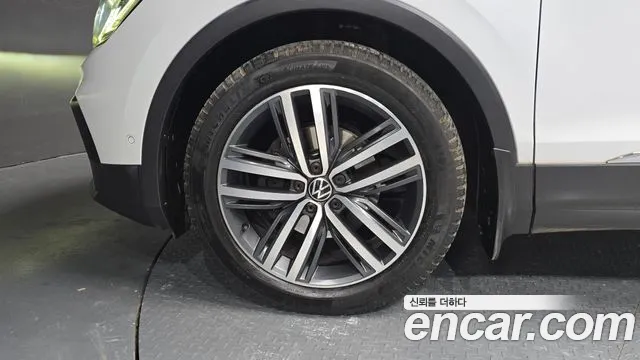 Volkswagen Tiguan — Фото автомобиля 5
