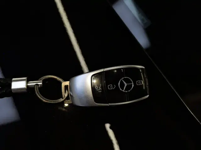 Mercedes-Benz E-Class — Фото автомобиля 8