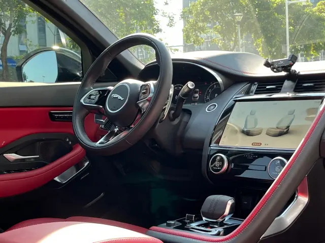 Jaguar E-PACE — Фото автомобиля 12
