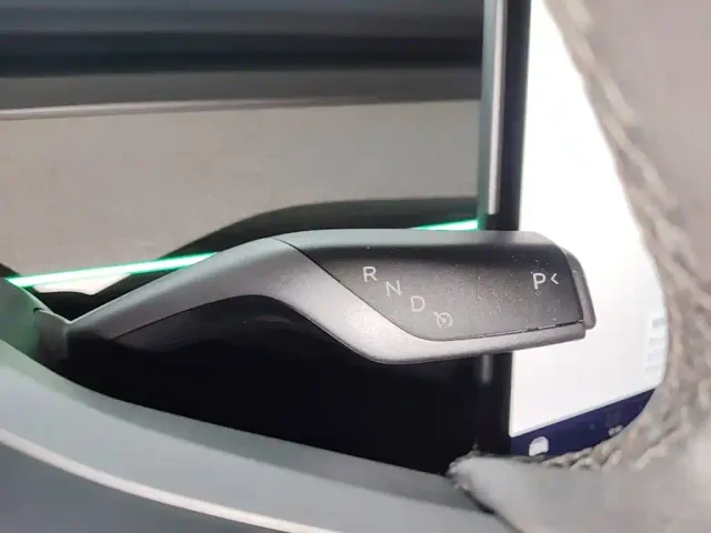 Tesla Model Y — Фото автомобиля 13