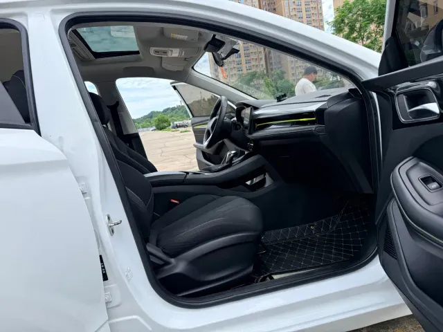 Roewe i5 — Фото автомобиля 11