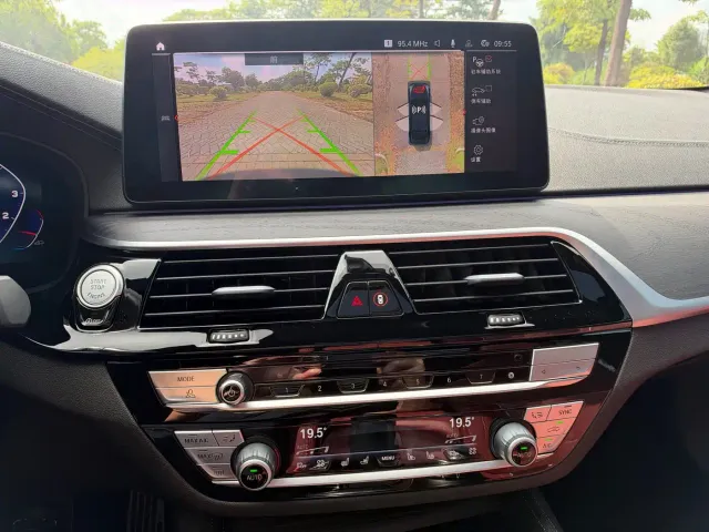 BMW 5 Series — Фото автомобиля 15