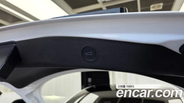 Tesla Model 3 — Фото автомобиля 27
